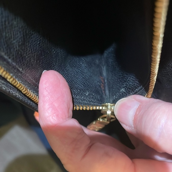 Louis Vuitton Epi Sarah long wallet with snap - authentic - Picture 2 of 9